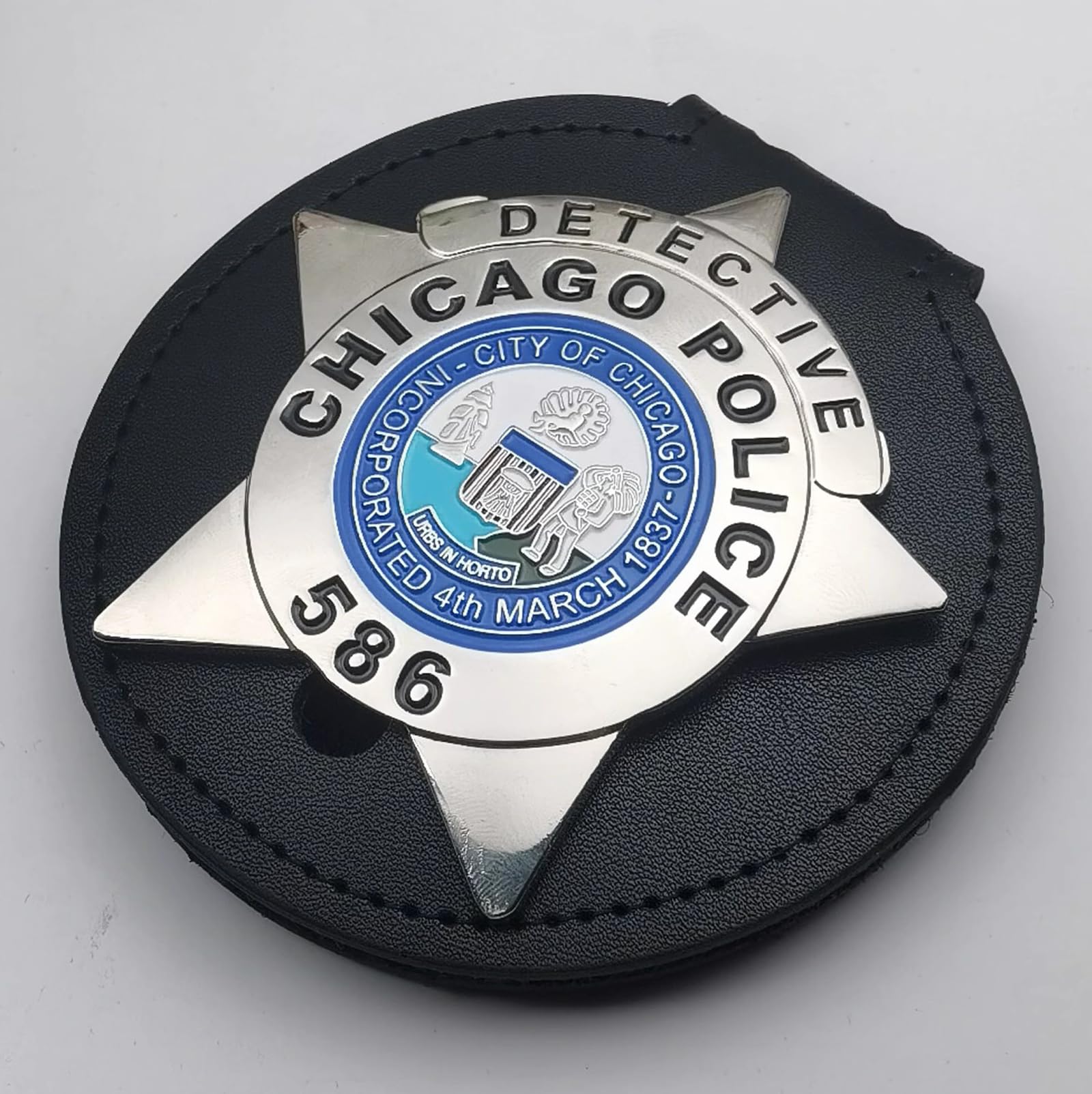 DOGOZ US Detective Chicago Police Badge with Inlaid Leather Case